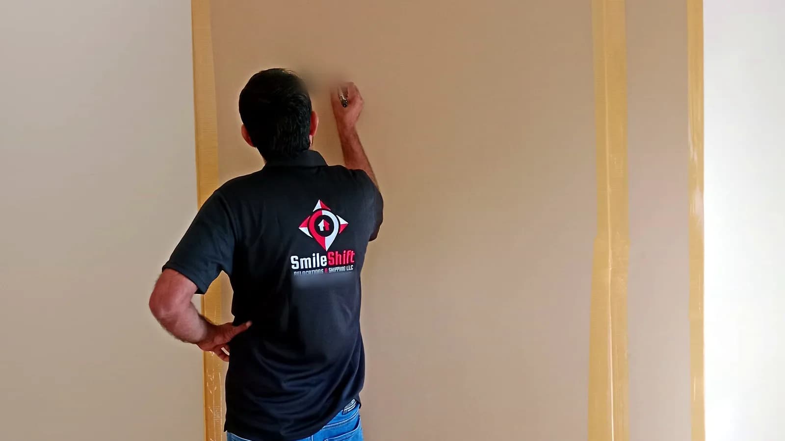 SmileShift movers assessing a home before giving a moving quote in Dubai